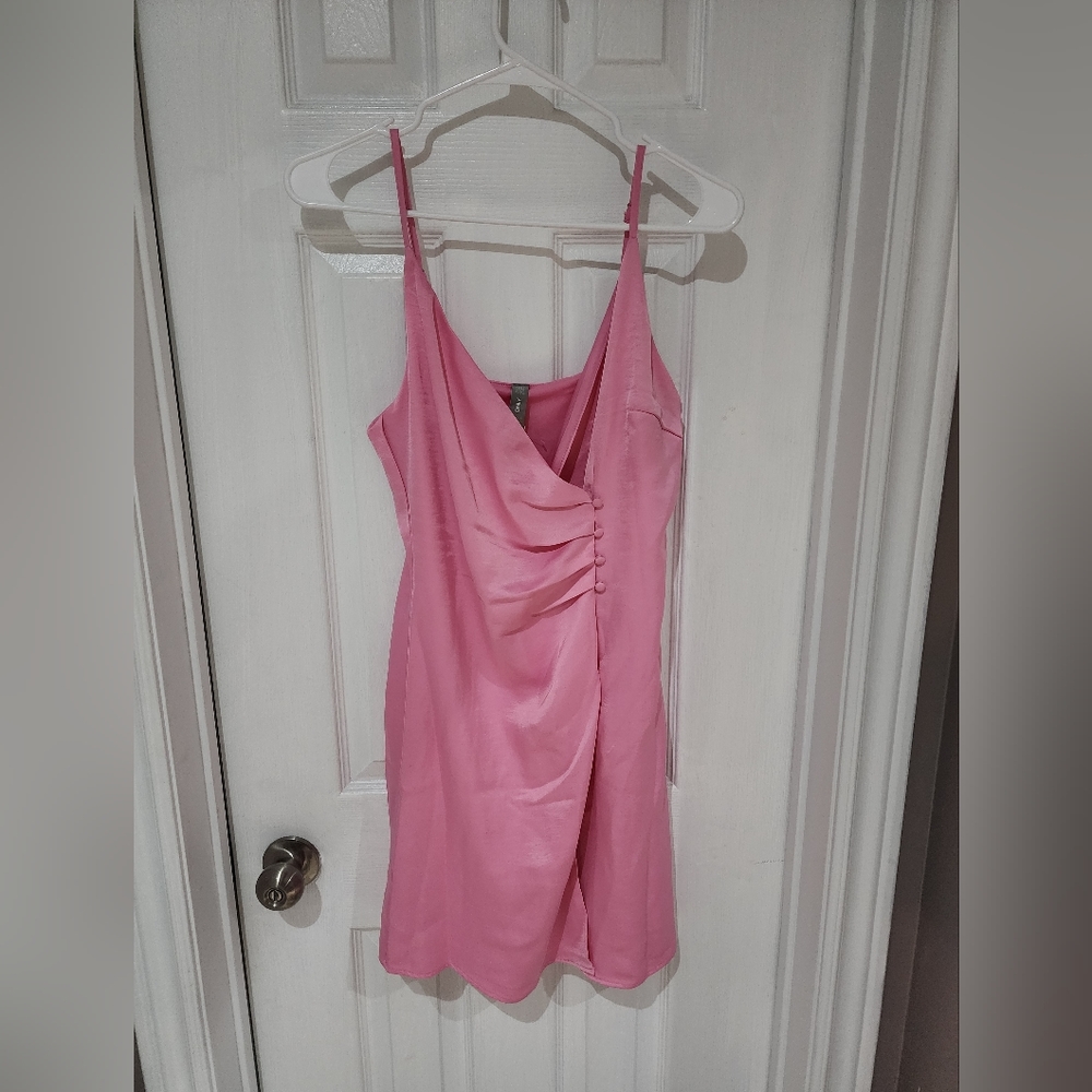 Pink dress - Picture 3 of 7